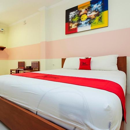 Hotel Reddoorz Near Jalan Jendral Sudirman Manado Extérieur photo