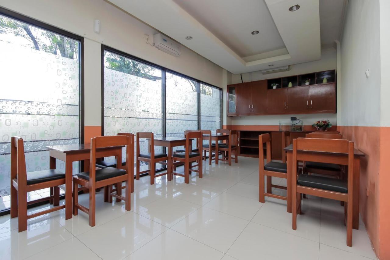 Hotel Reddoorz Near Jalan Jendral Sudirman Manado Extérieur photo