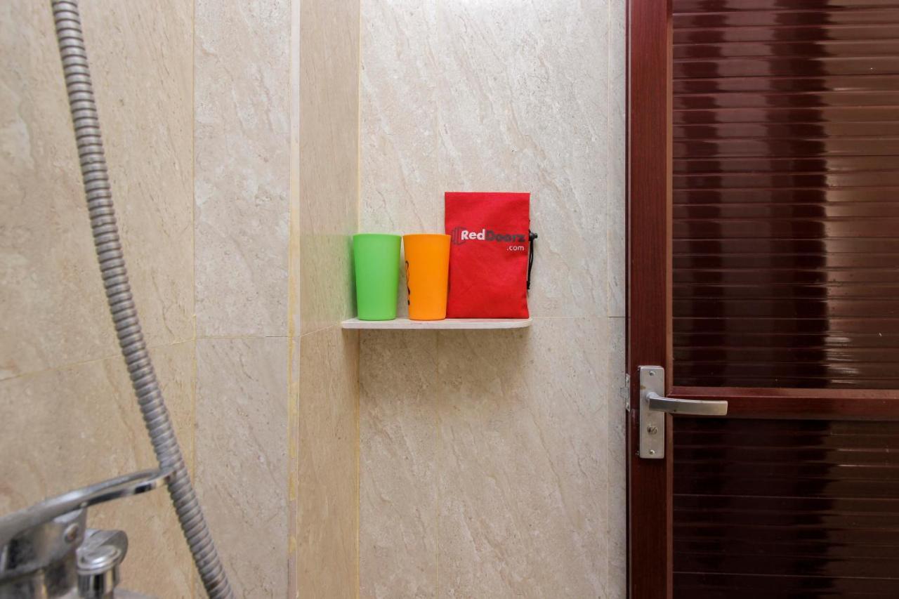 Hotel Reddoorz Near Jalan Jendral Sudirman Manado Extérieur photo