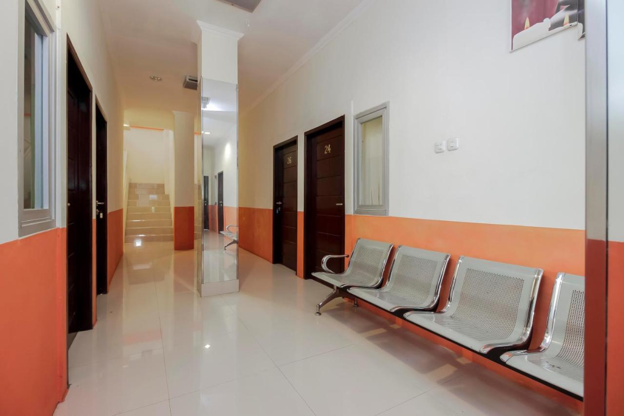 Hotel Reddoorz Near Jalan Jendral Sudirman Manado Extérieur photo