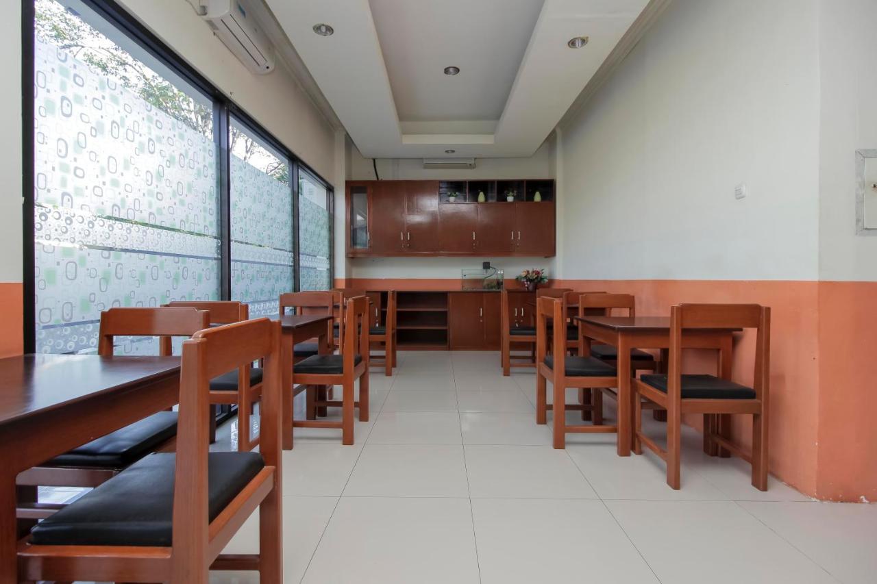 Hotel Reddoorz Near Jalan Jendral Sudirman Manado Extérieur photo