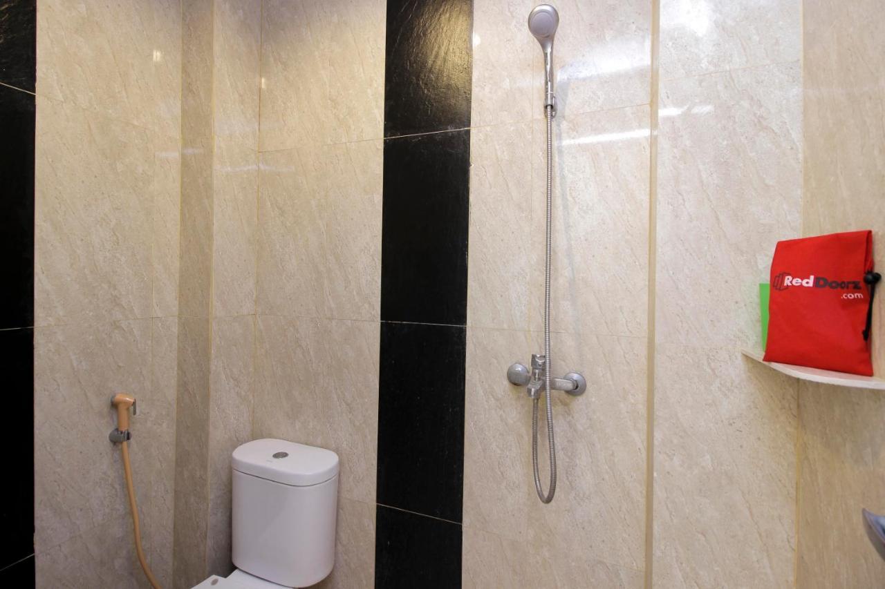 Hotel Reddoorz Near Jalan Jendral Sudirman Manado Extérieur photo