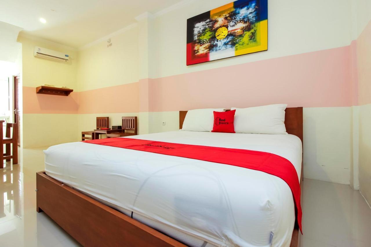Hotel Reddoorz Near Jalan Jendral Sudirman Manado Extérieur photo