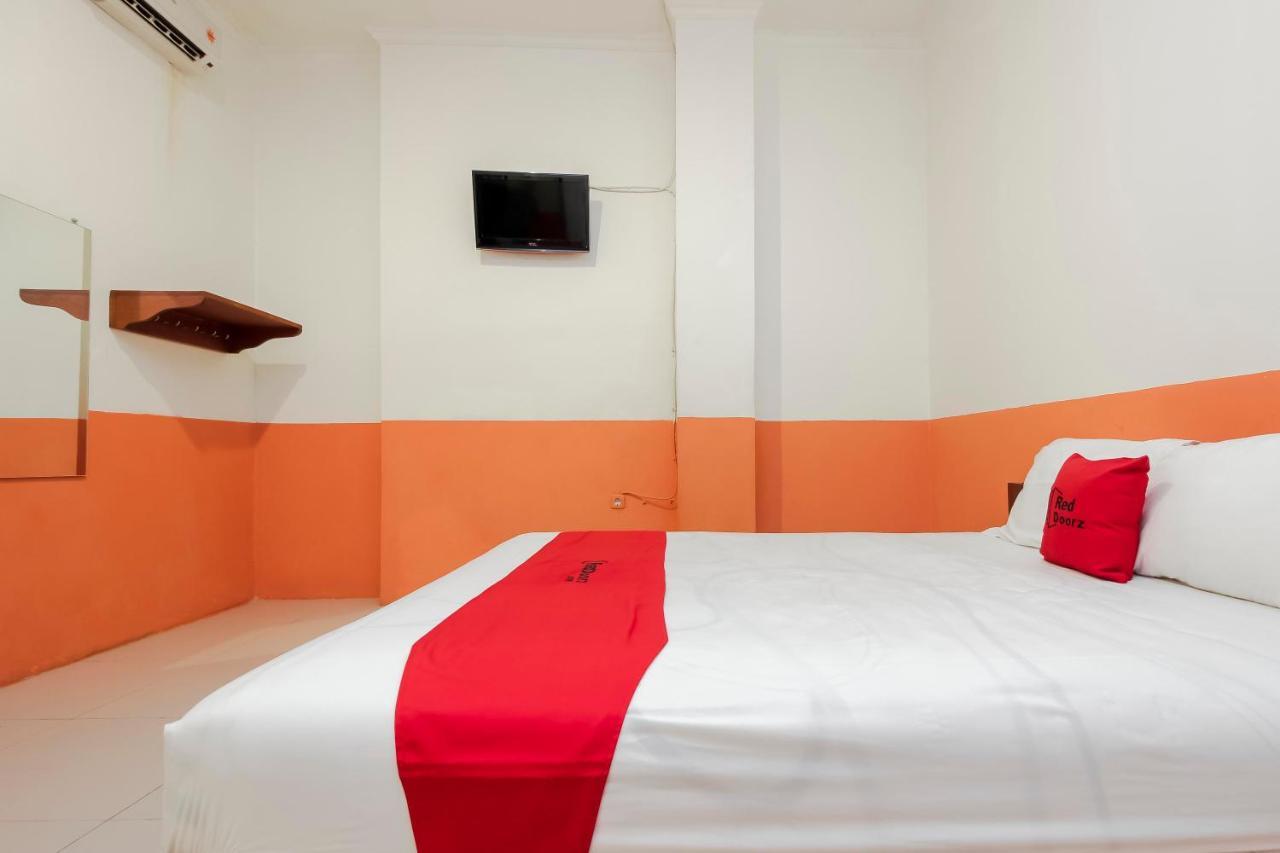 Hotel Reddoorz Near Jalan Jendral Sudirman Manado Extérieur photo