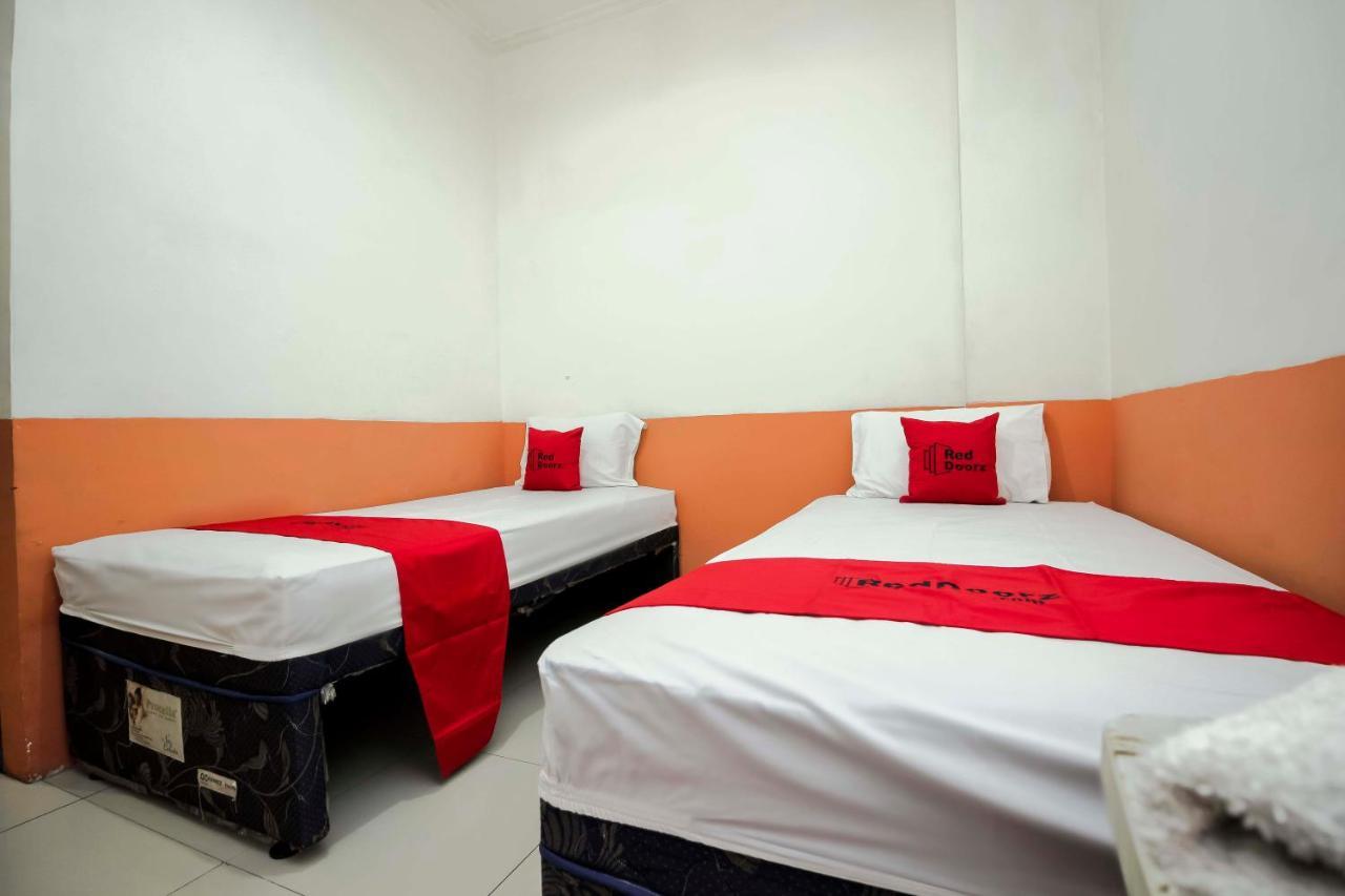 Hotel Reddoorz Near Jalan Jendral Sudirman Manado Extérieur photo