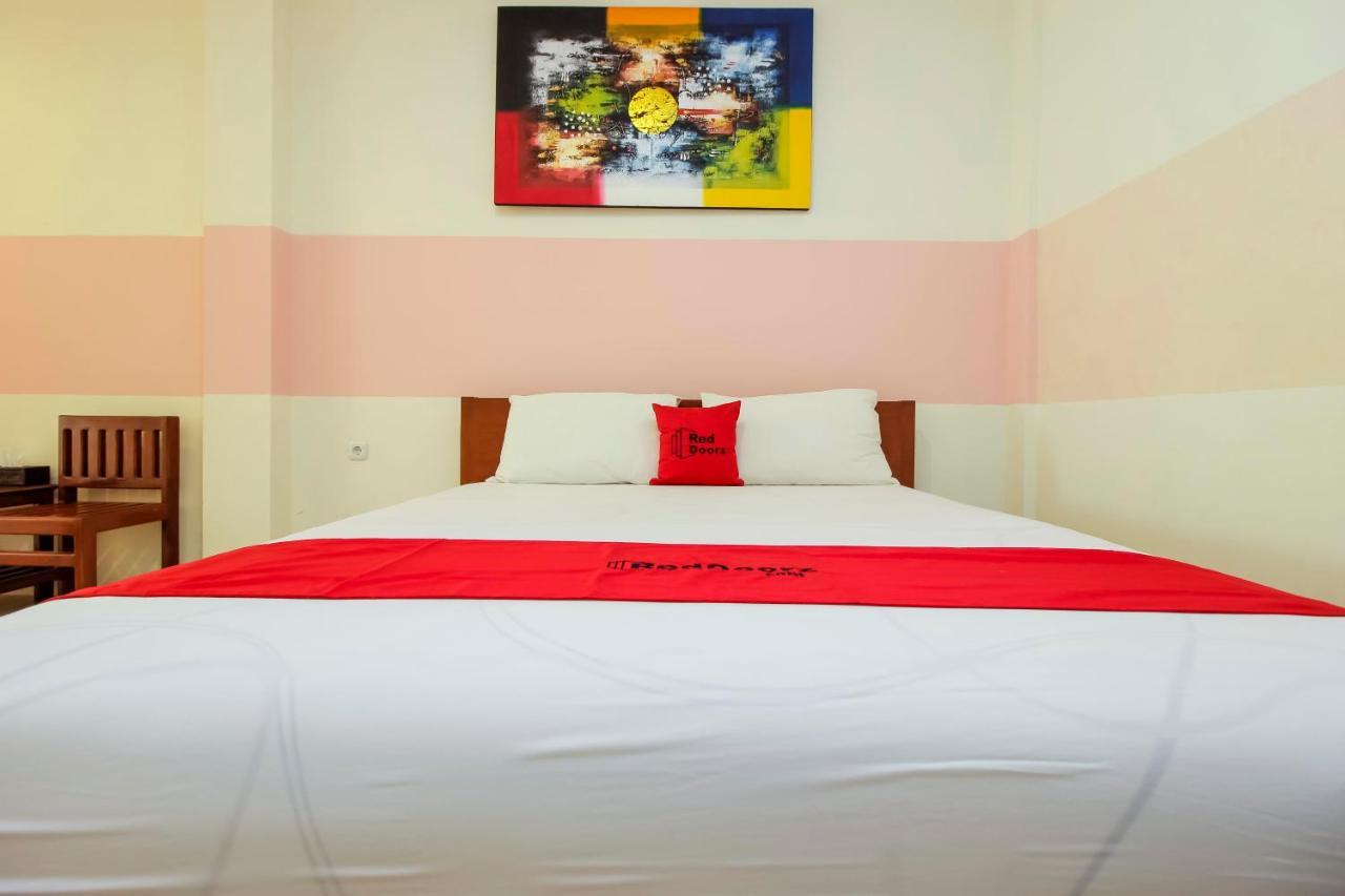 Hotel Reddoorz Near Jalan Jendral Sudirman Manado Extérieur photo
