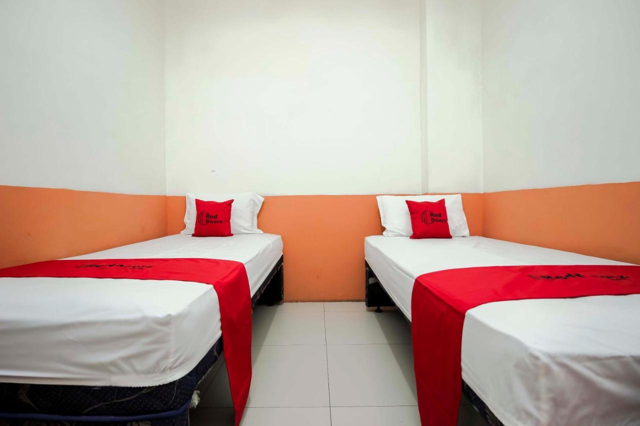 Hotel Reddoorz Near Jalan Jendral Sudirman Manado Extérieur photo