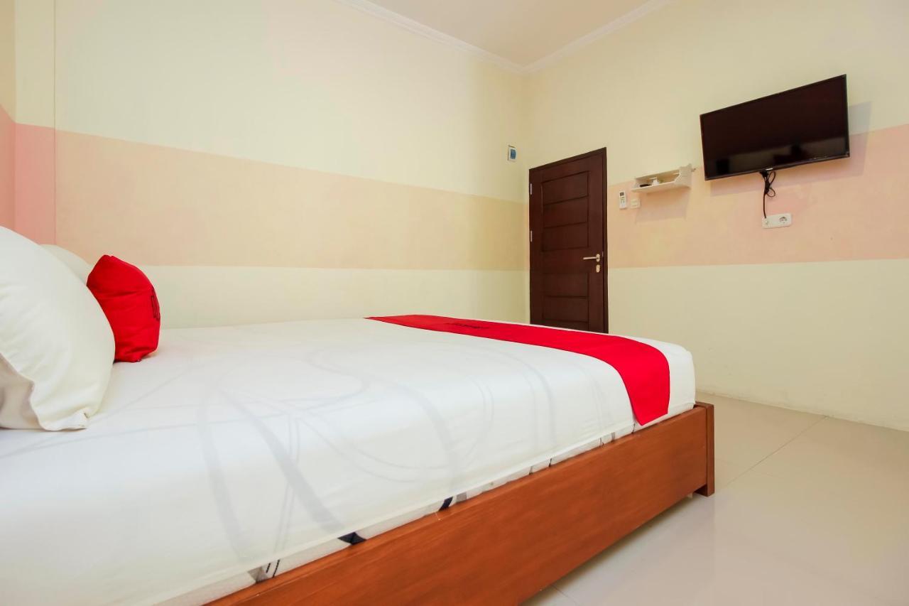 Hotel Reddoorz Near Jalan Jendral Sudirman Manado Extérieur photo