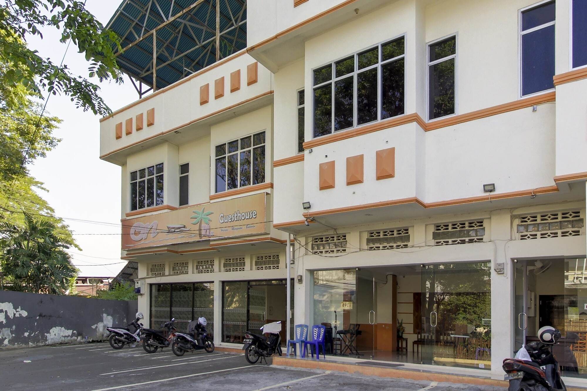 Hotel Reddoorz Near Jalan Jendral Sudirman Manado Extérieur photo